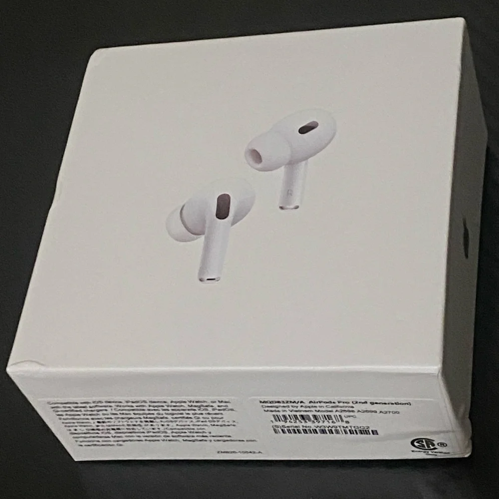 Apple AirPods Pro with MagSafe Charging Case